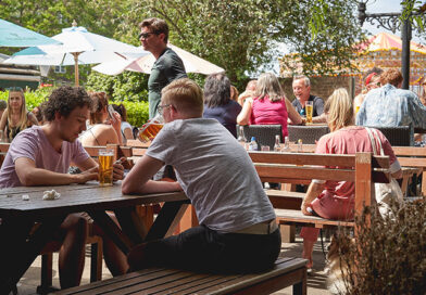World Cup and Warmer Weather Boost UK Hospitality as Footfall Rises 4.5%