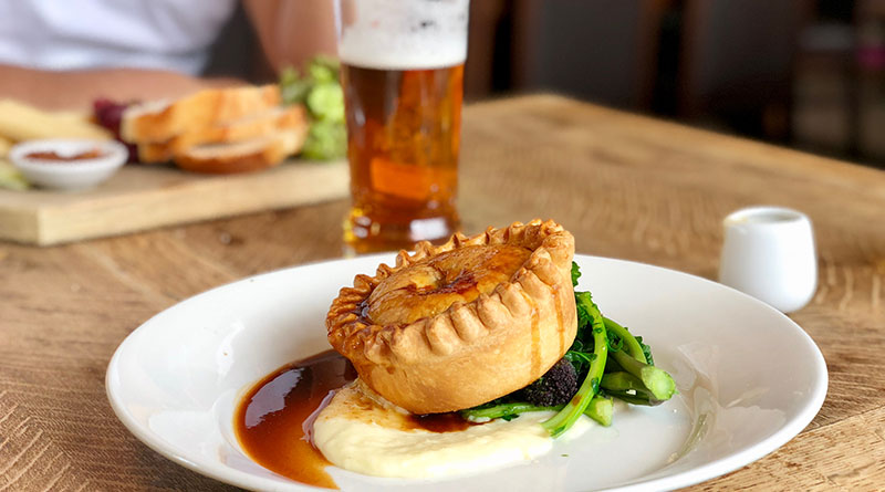 Survey Reveals What Makes The ‘Perfect’ Pub, With 80% Of Brits Say That Food Is Key