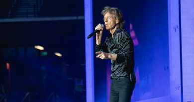 Sir Mick Jagger Joins Oxford Pub Folk Session